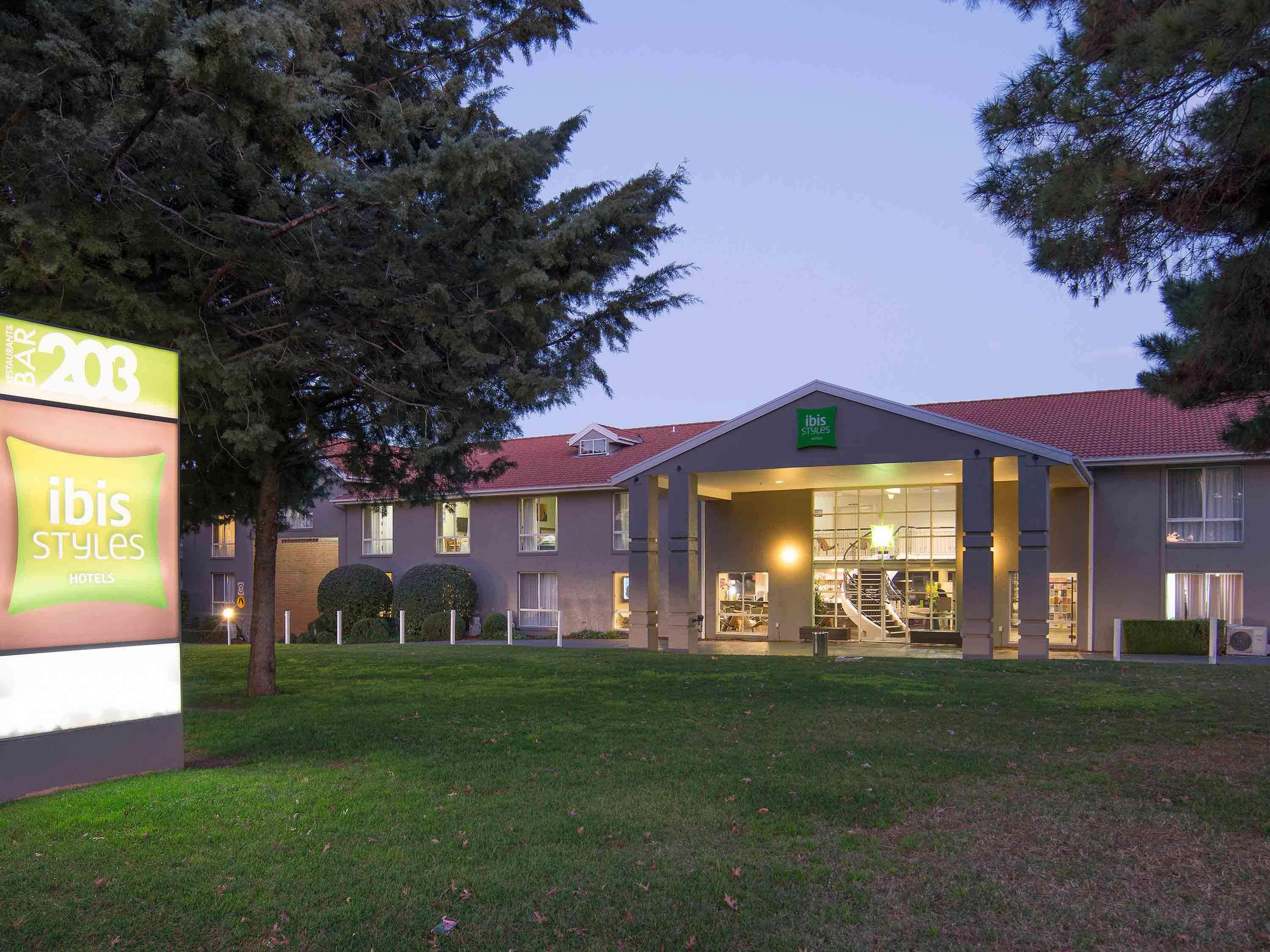 Ibis Styles Camberra Exterior foto