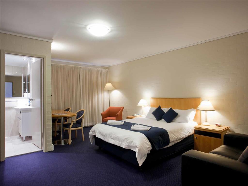 Ibis Styles Camberra Exterior foto
