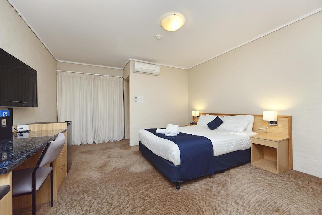 Ibis Styles Camberra Exterior foto
