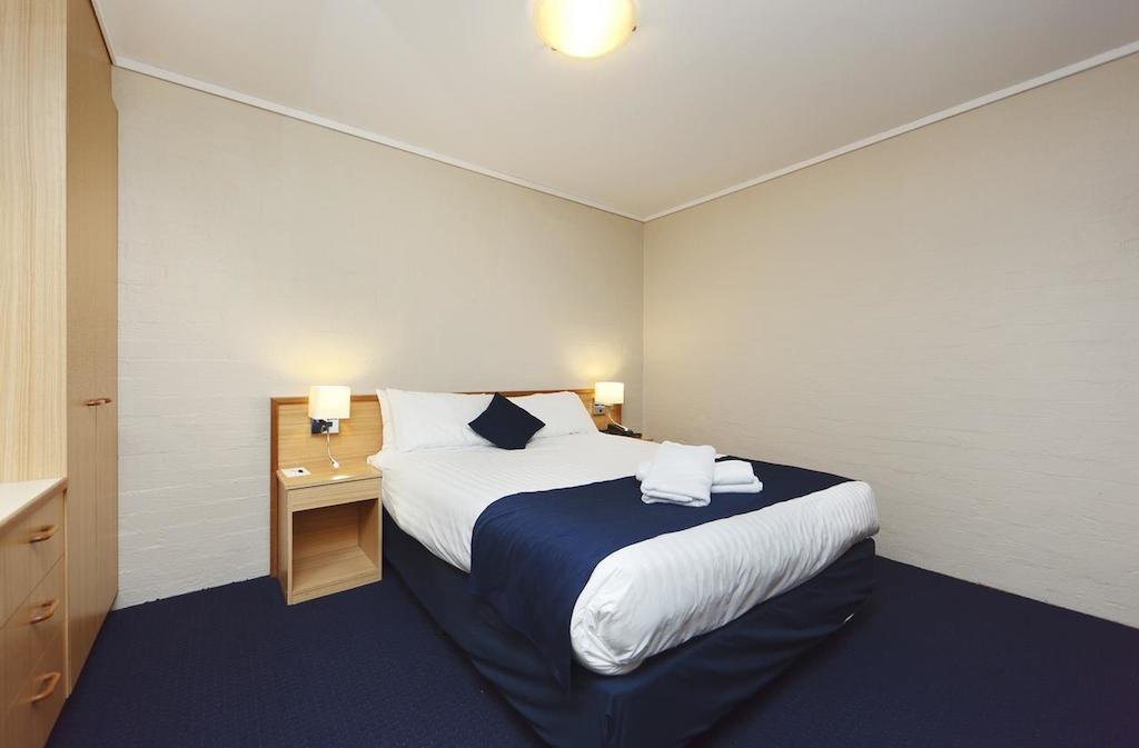 Ibis Styles Camberra Exterior foto