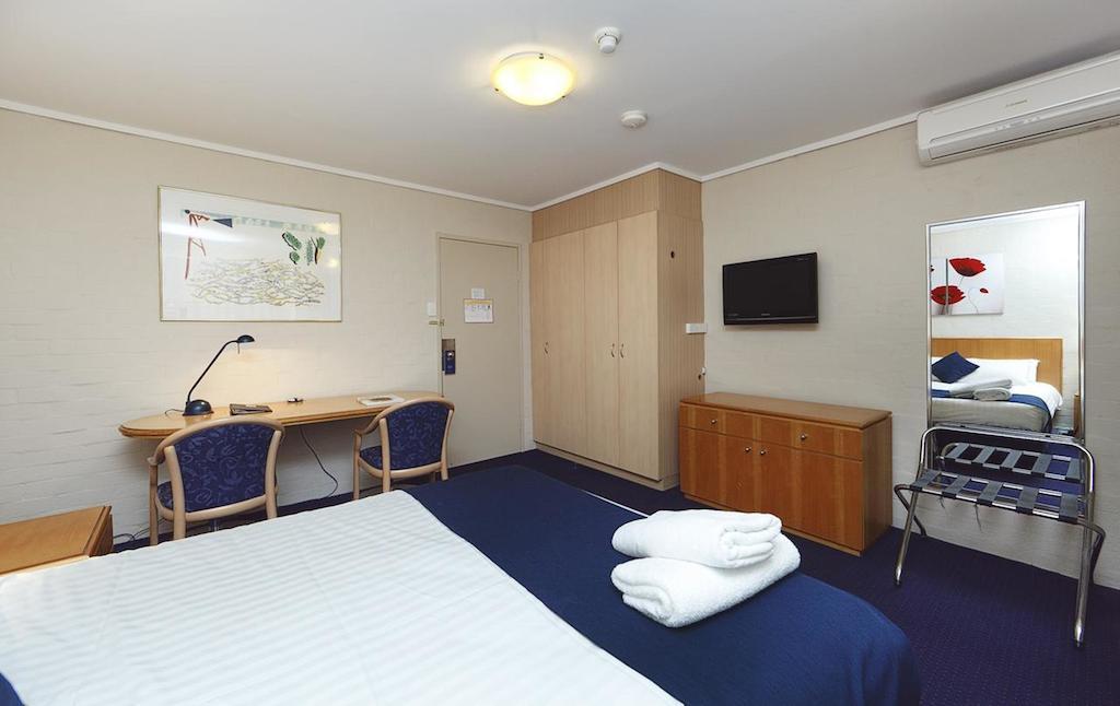 Ibis Styles Camberra Exterior foto