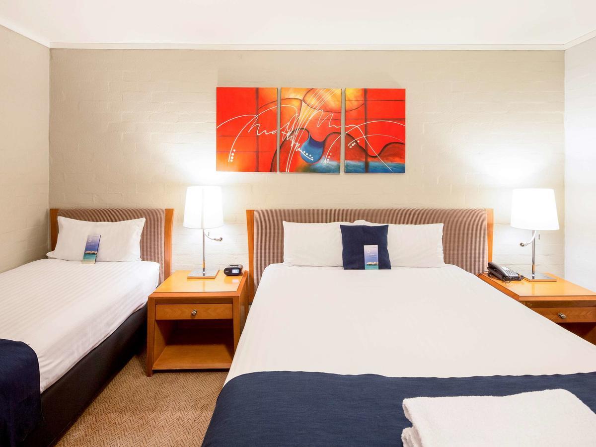 Ibis Styles Camberra Exterior foto