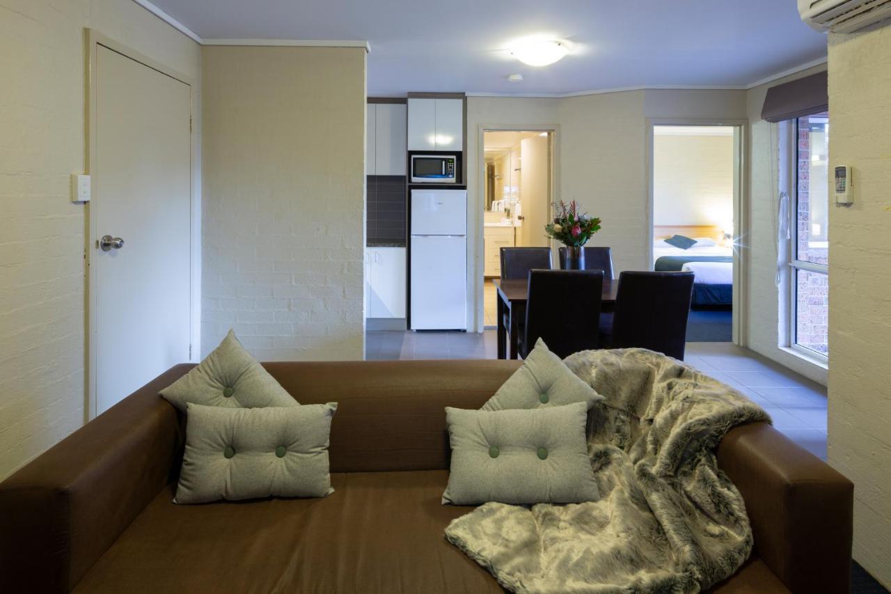Ibis Styles Camberra Exterior foto